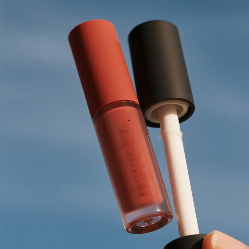 Skaistumkopšanas piegādes lūpu spīdums