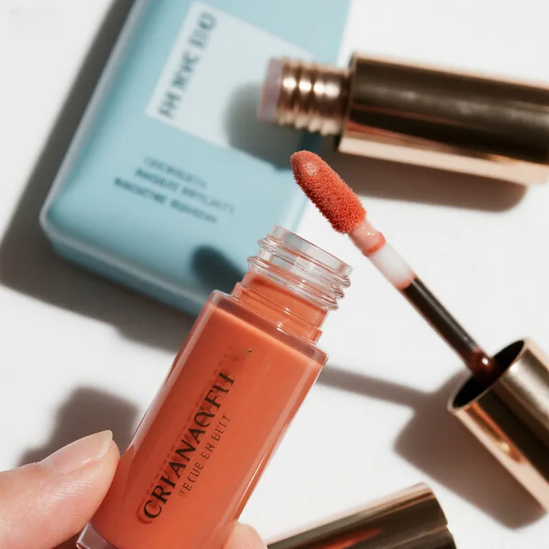 Privāts etiķetes lūpu spīdums Ķīnā